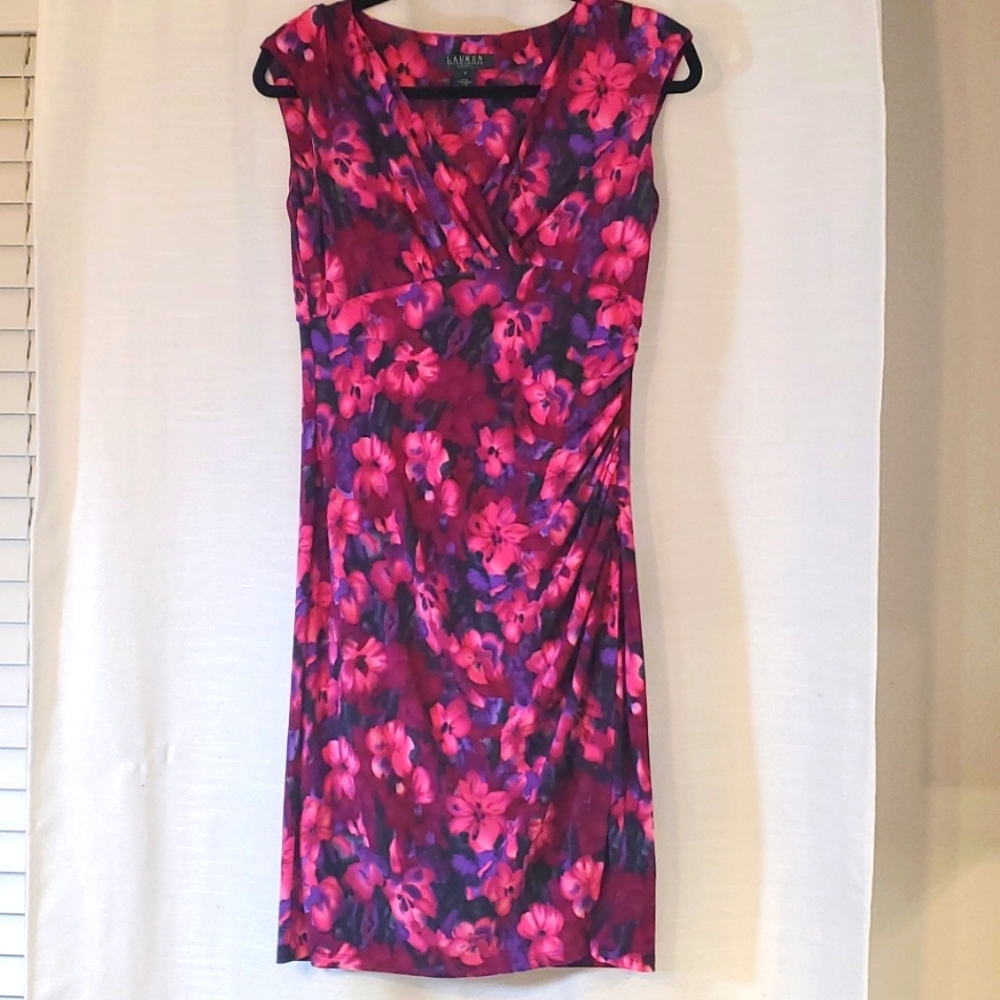 Lauren Ralph Lauren Stretch Dress size 6 Good condition Beautiful very small det